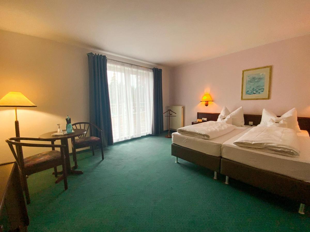 Heidehotel Lubast Екстер'єр фото