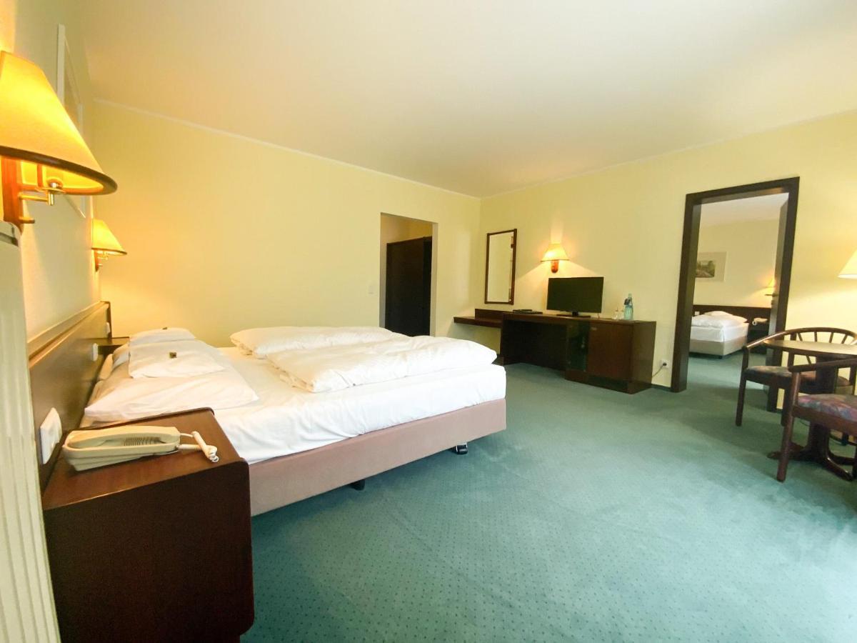 Heidehotel Lubast Екстер'єр фото