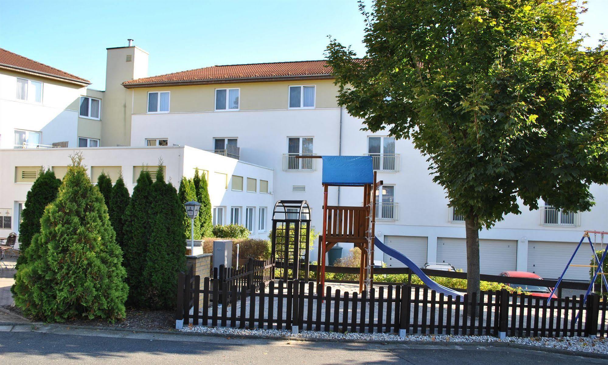 Heidehotel Lubast Екстер'єр фото